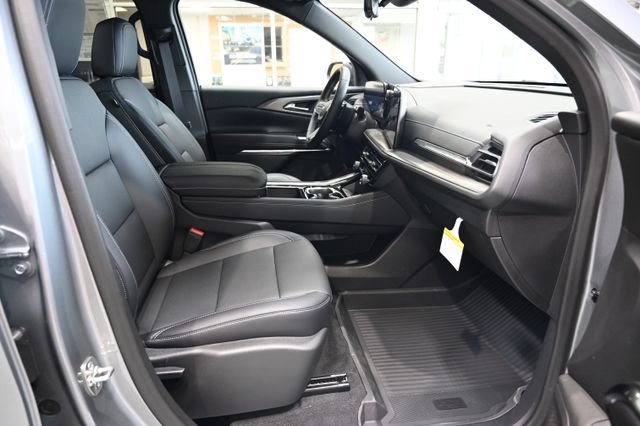 New 2027 Chevrolet Traverse LT w/ Driver Confidence Package FWD image 10