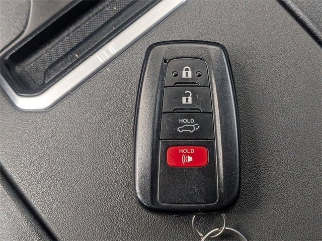 Used 2023 Toyota Highlander L image 35