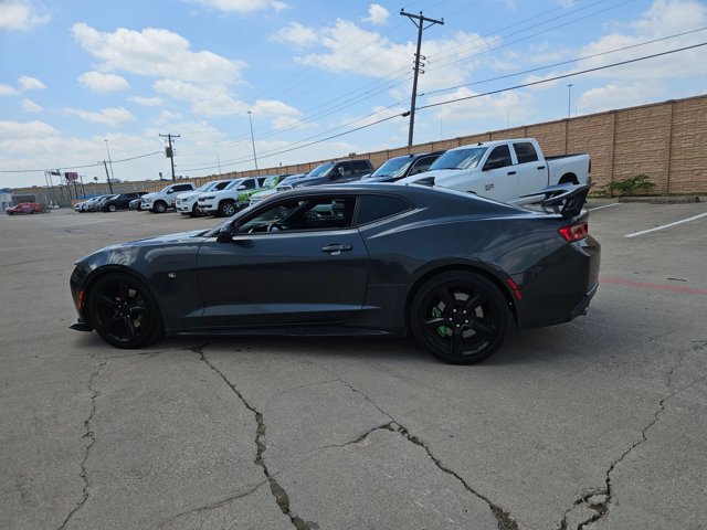 Used 2018 Chevrolet Camaro SS RWD image 8