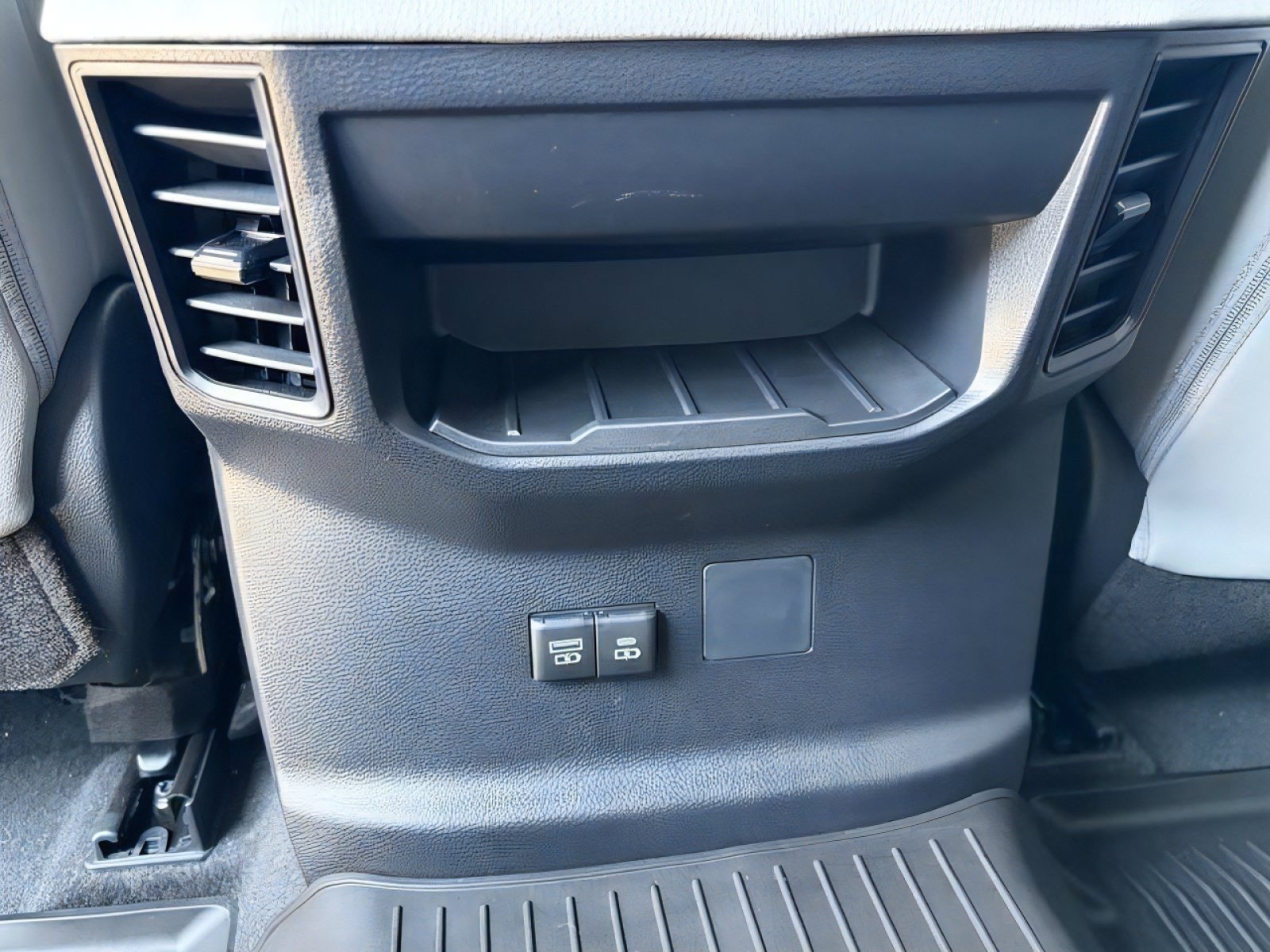 Used 2025 Toyota Tundra Limited AWD/4WD image 14