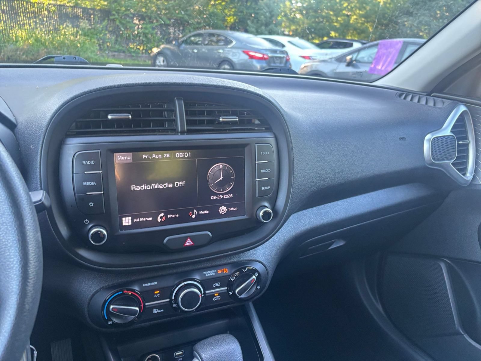 Used 2025 Kia Soul LX w/ LX Technology Package FWD image 32