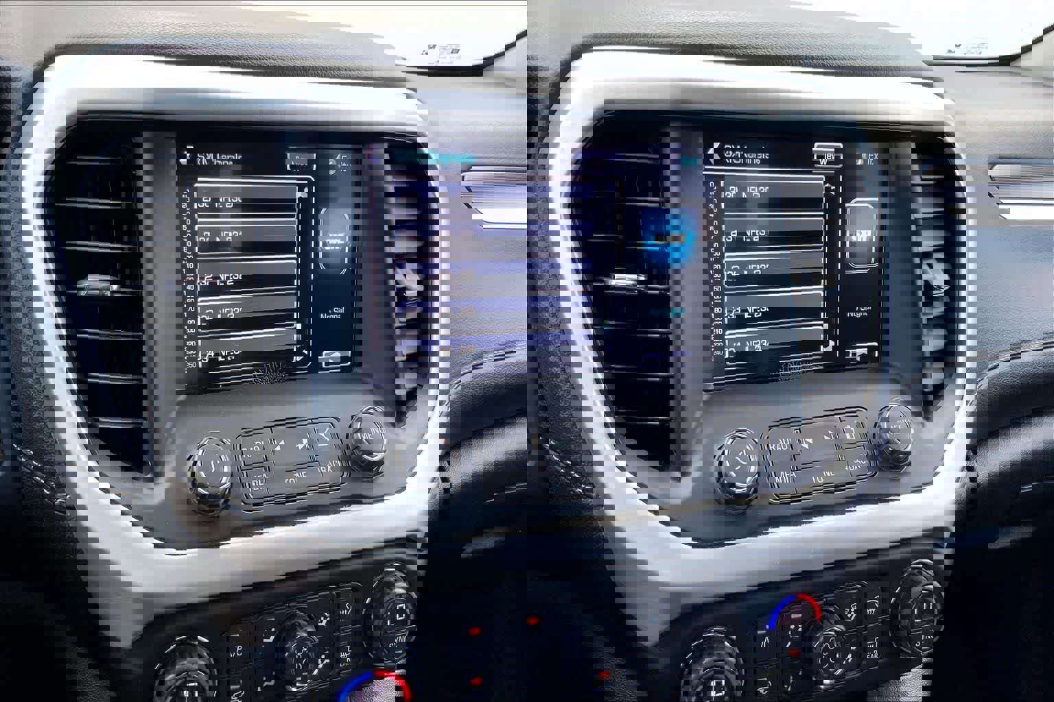 Used 2019 GMC Acadia SLT w/ Black Edition FWD image 35