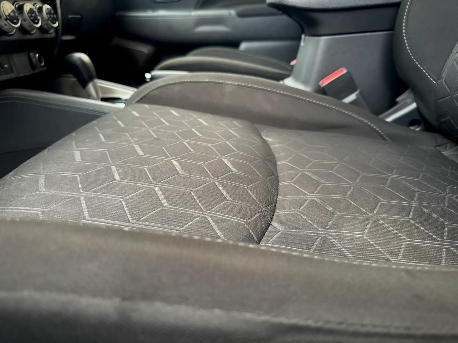 Used 2023 Mitsubishi Outlander Sport AWD image 32