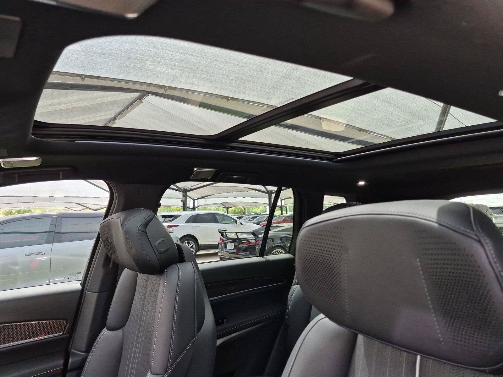 New 2027 Cadillac Vistiq Sport w/ LPO, Floor Liner Package AWD/4WD image 4