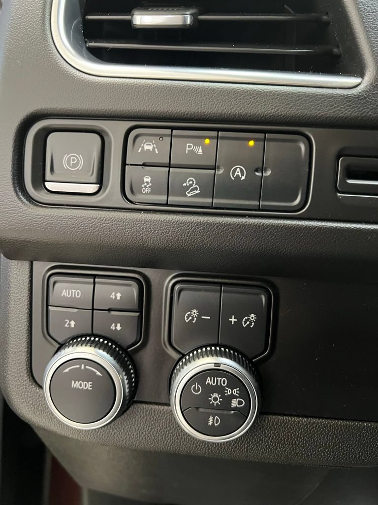 Used 2023 GMC Yukon AT4 AWD/4WD image 18