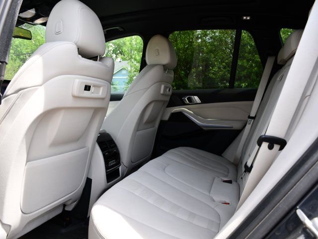 Used 2021 BMW X5 xDrive40i w/ Premium Package image 15