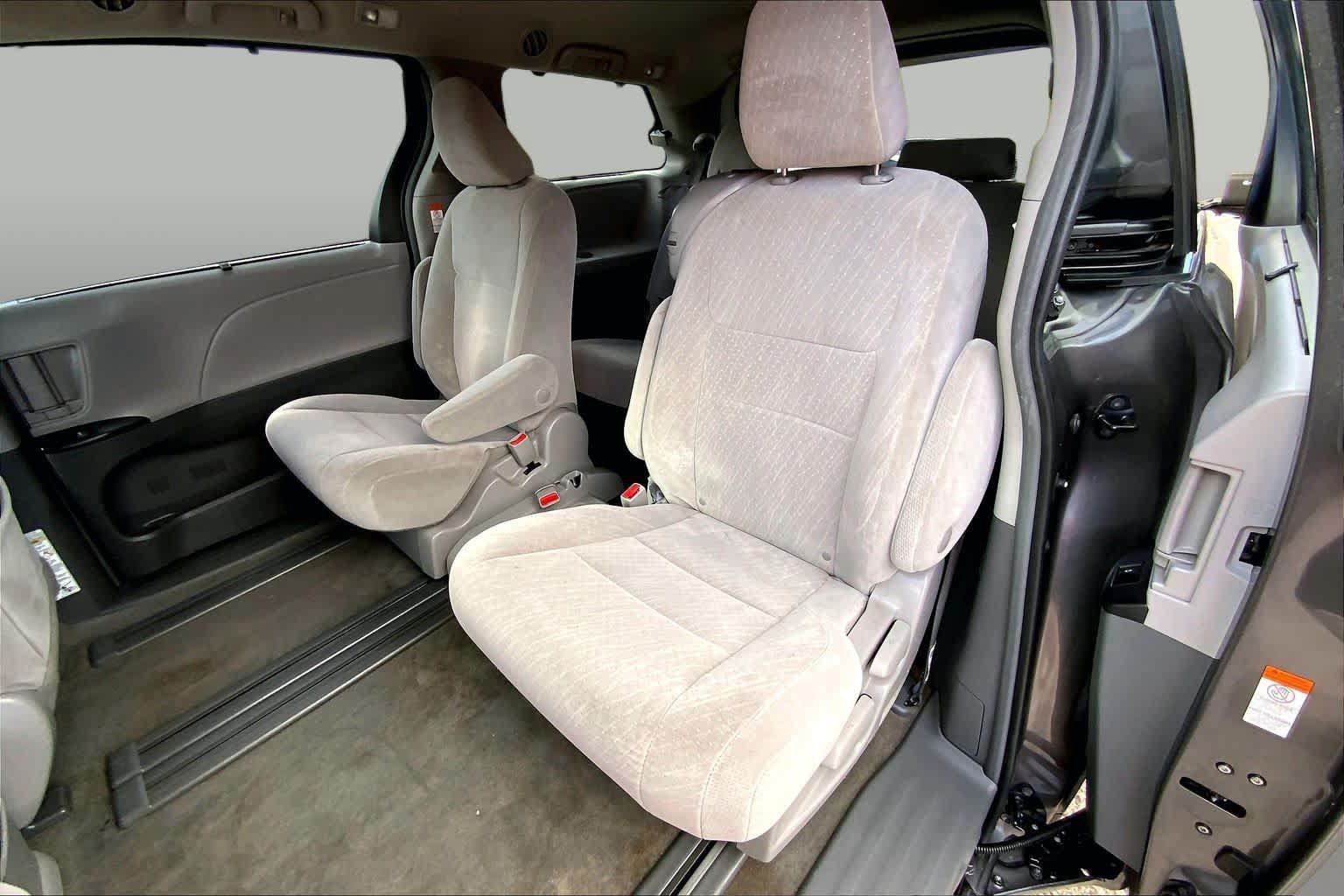 Used 2018 Toyota Sienna LE FWD image 20
