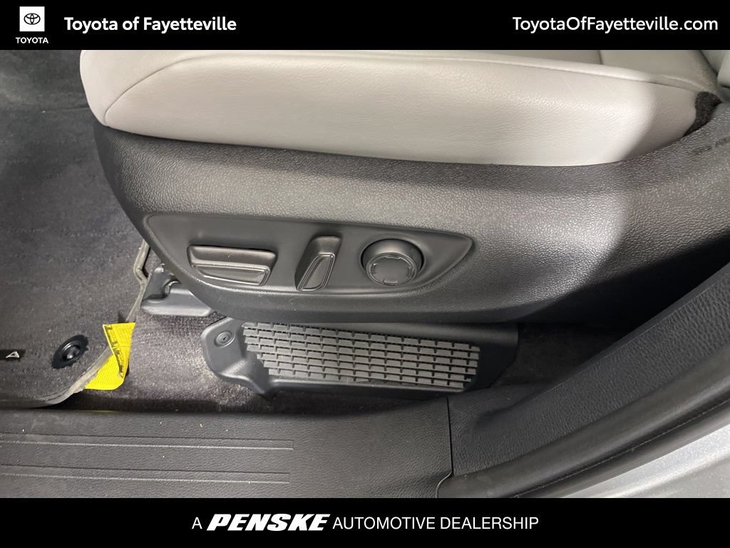 Certified 2025 Toyota Sienna XLE FWD image 26