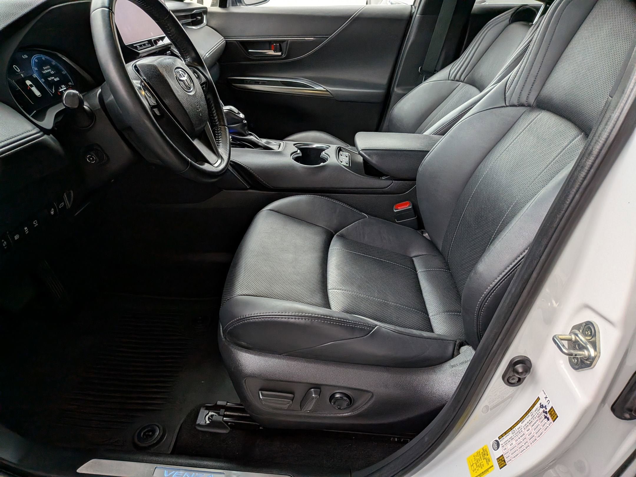 Certified 2023 Toyota Venza Limited AWD/4WD image 11