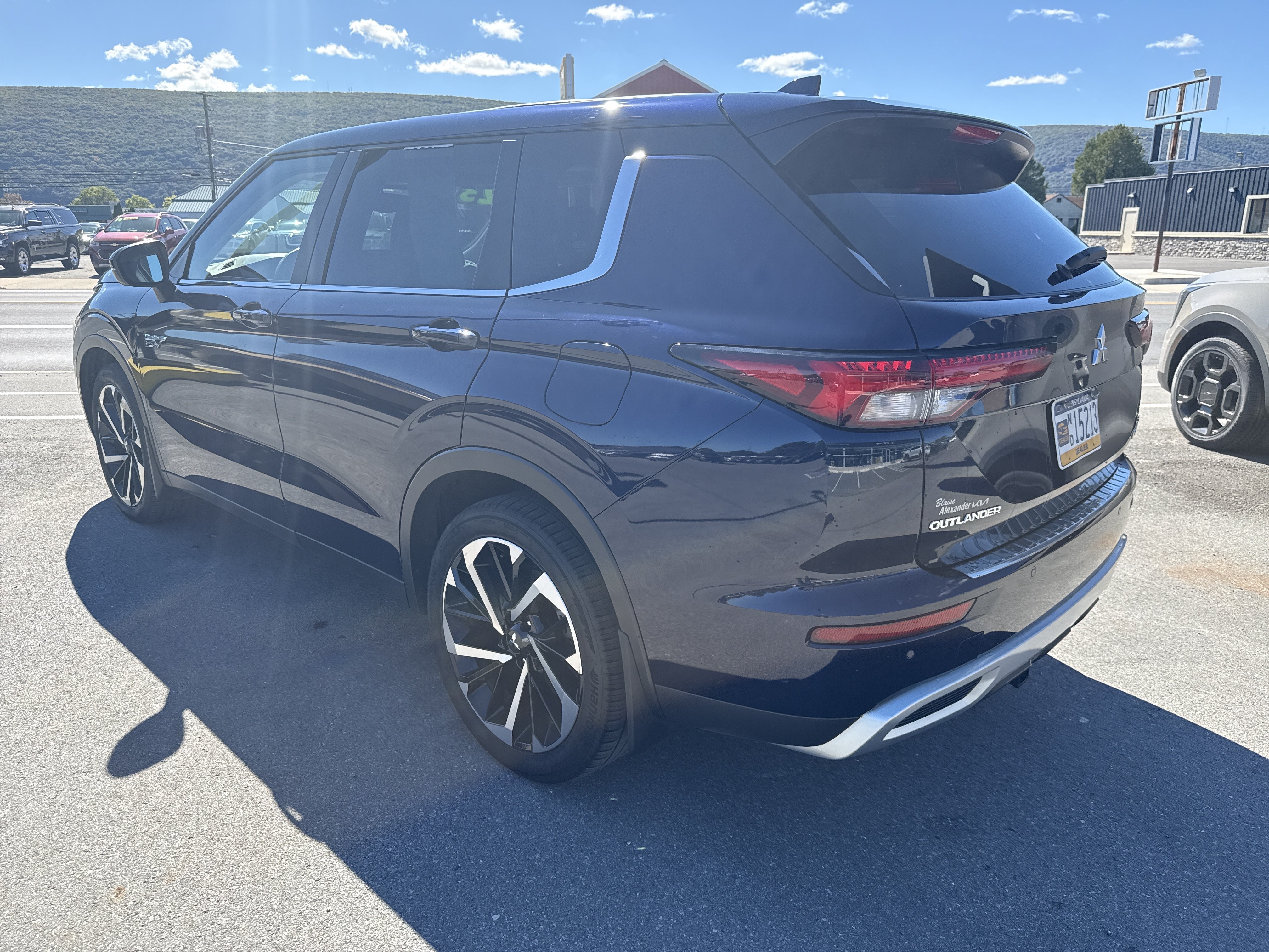 Used 2023 Mitsubishi Outlander SE AWD/4WD image 6