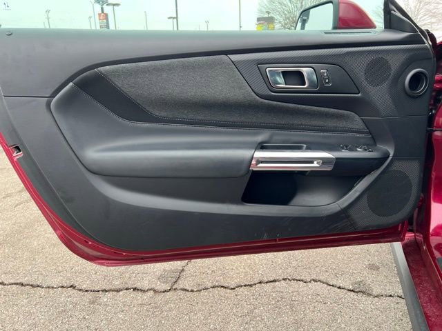 Used 2025 Ford Mustang Coupe image 9