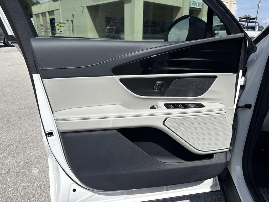 New 2026 Lincoln Nautilus Premier image 18