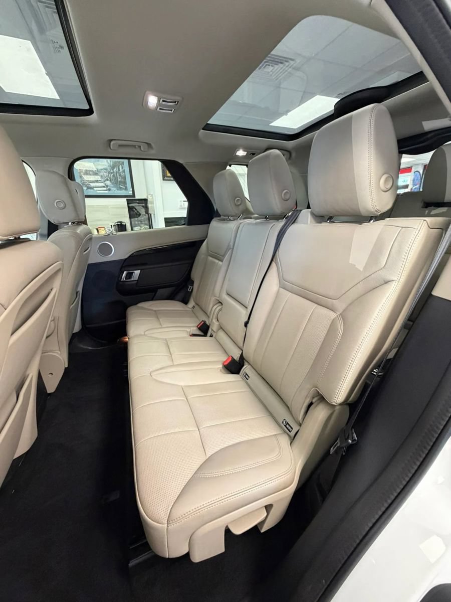 Used 2020 Land Rover Discovery SE AWD/4WD image 28