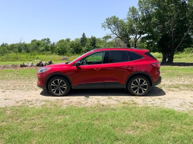 Used 2022 Ford Escape SE w/ SE Sport Appearance Package AWD/4WD image 2