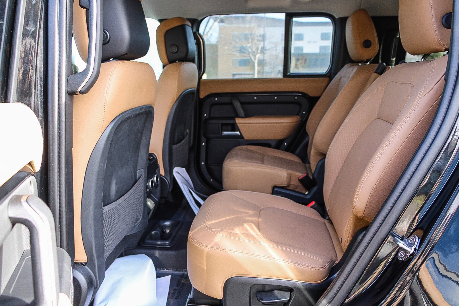 Used 2025 Land Rover Defender 130 X-Dynamic SE image 18