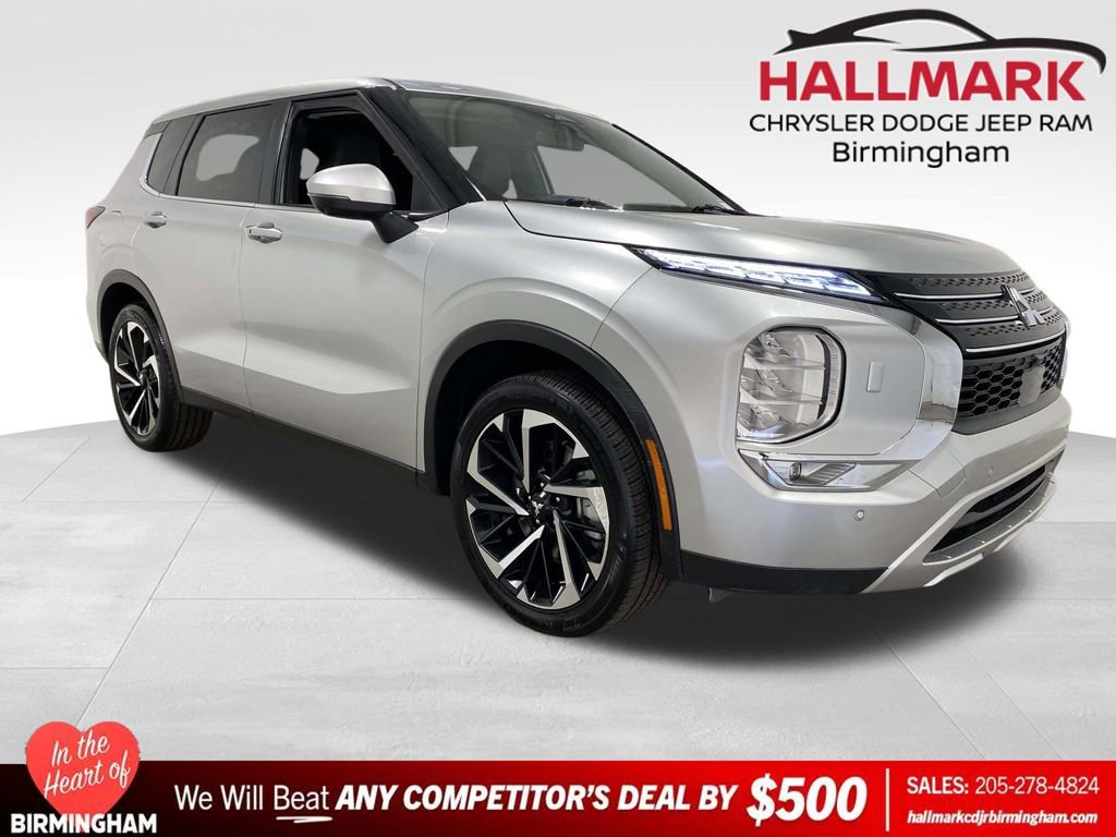 Used 2024 Mitsubishi Outlander SE image 1