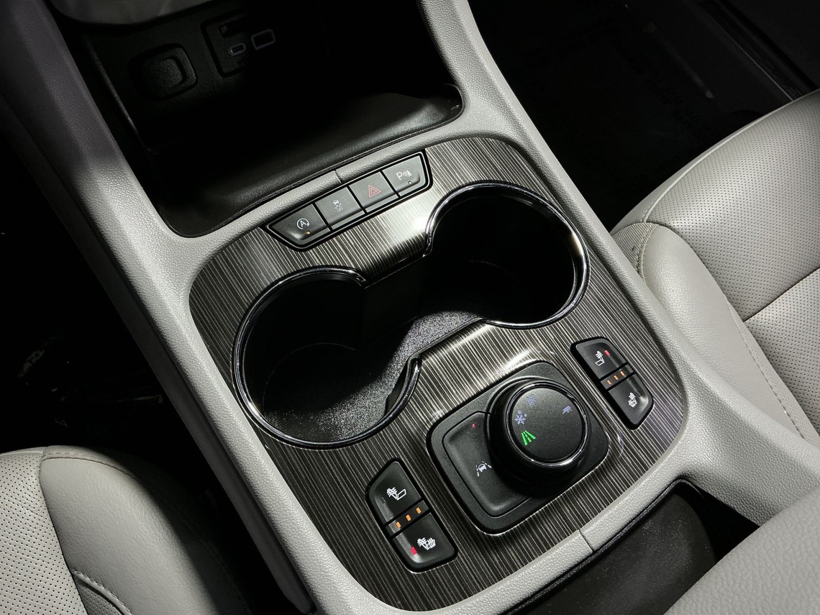 Used 2020 GMC Acadia SLT w/ Driver Alert Package II FWD image 24