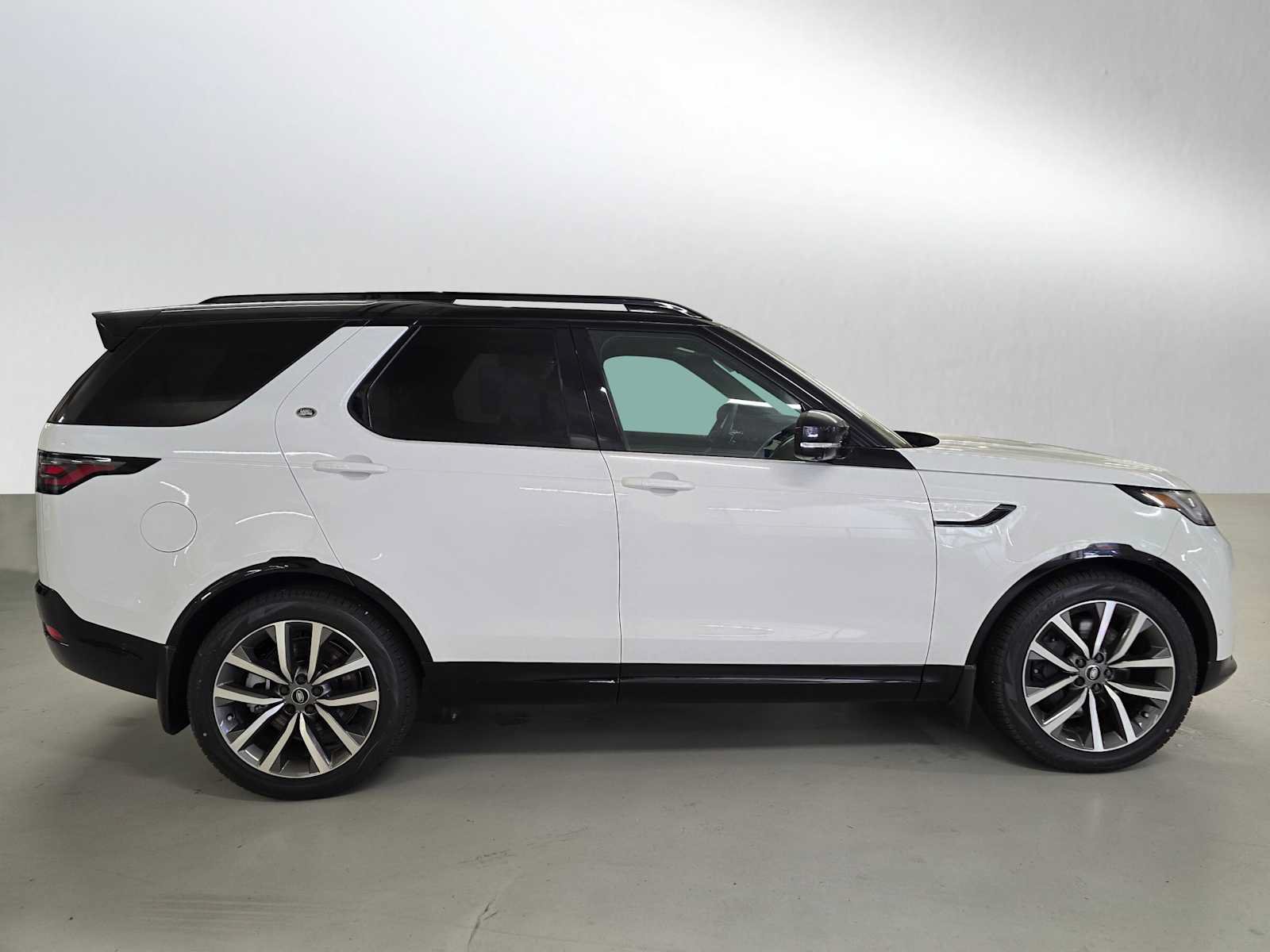 New 2026 Land Rover Discovery Limited Edition AWD/4WD image 6