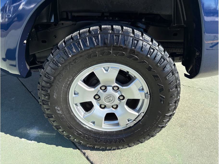 Used 2005 Toyota Tacoma w/ TRD Off-Road Package image 10