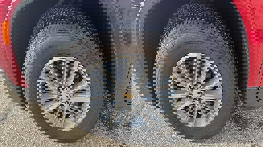 Used 2024 Chevrolet Traverse LT image 10