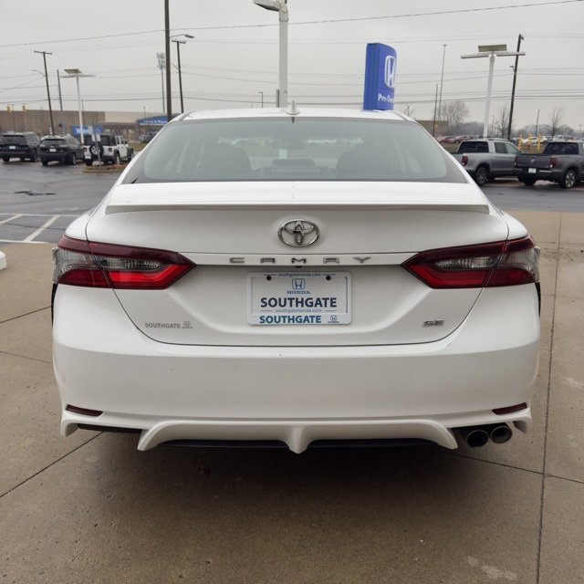 Used 2024 Toyota Camry SE image 4