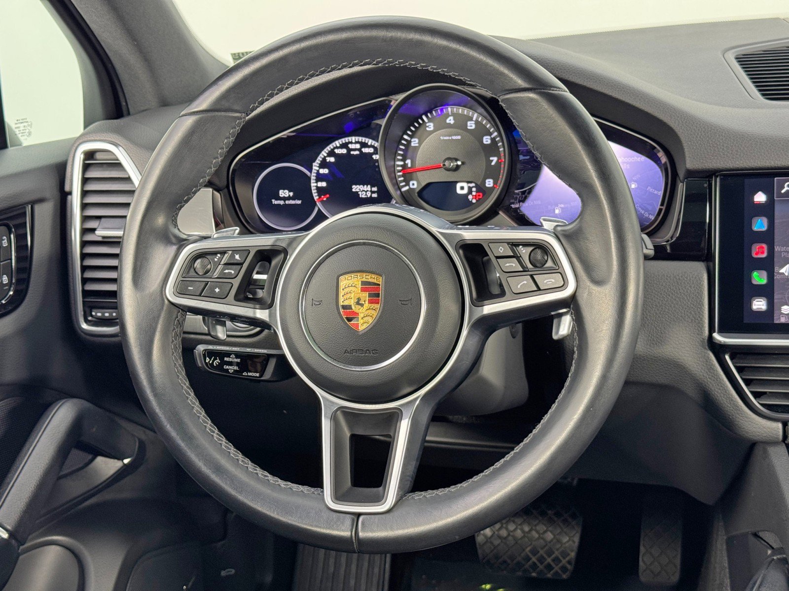 Used 2023 Porsche Cayenne Platinum Edition w/ Premium Package image 21