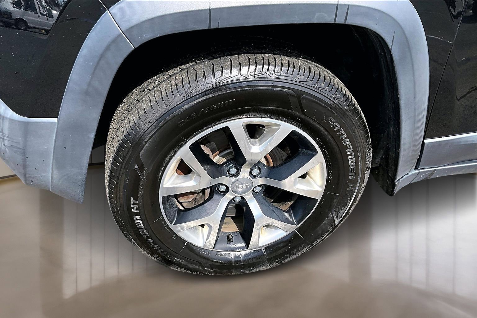 Used 2017 Jeep Cherokee Trailhawk w/ Cold Weather Group image 34