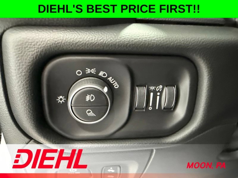 New 2026 RAM 1500 4x4 Crew Cab image 23