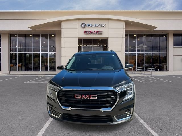Used 2022 GMC Terrain SLE w/ Driver Convenience Package image 4