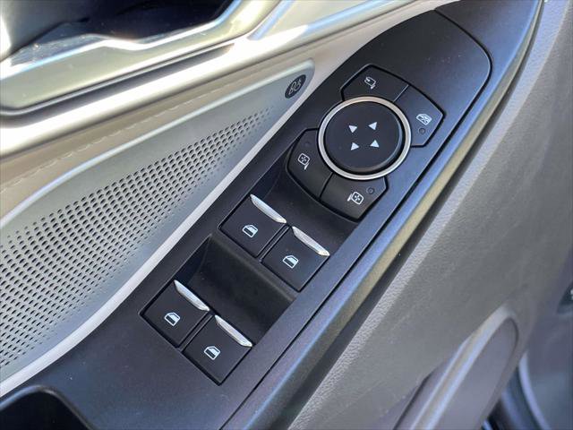 Used 2020 Ford Explorer Platinum w/ Premium Technology Package image 17