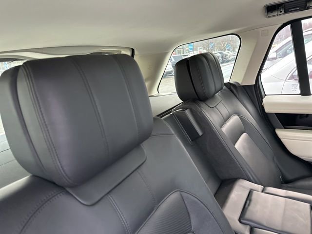 Used 2018 Land Rover Range Rover HSE image 16