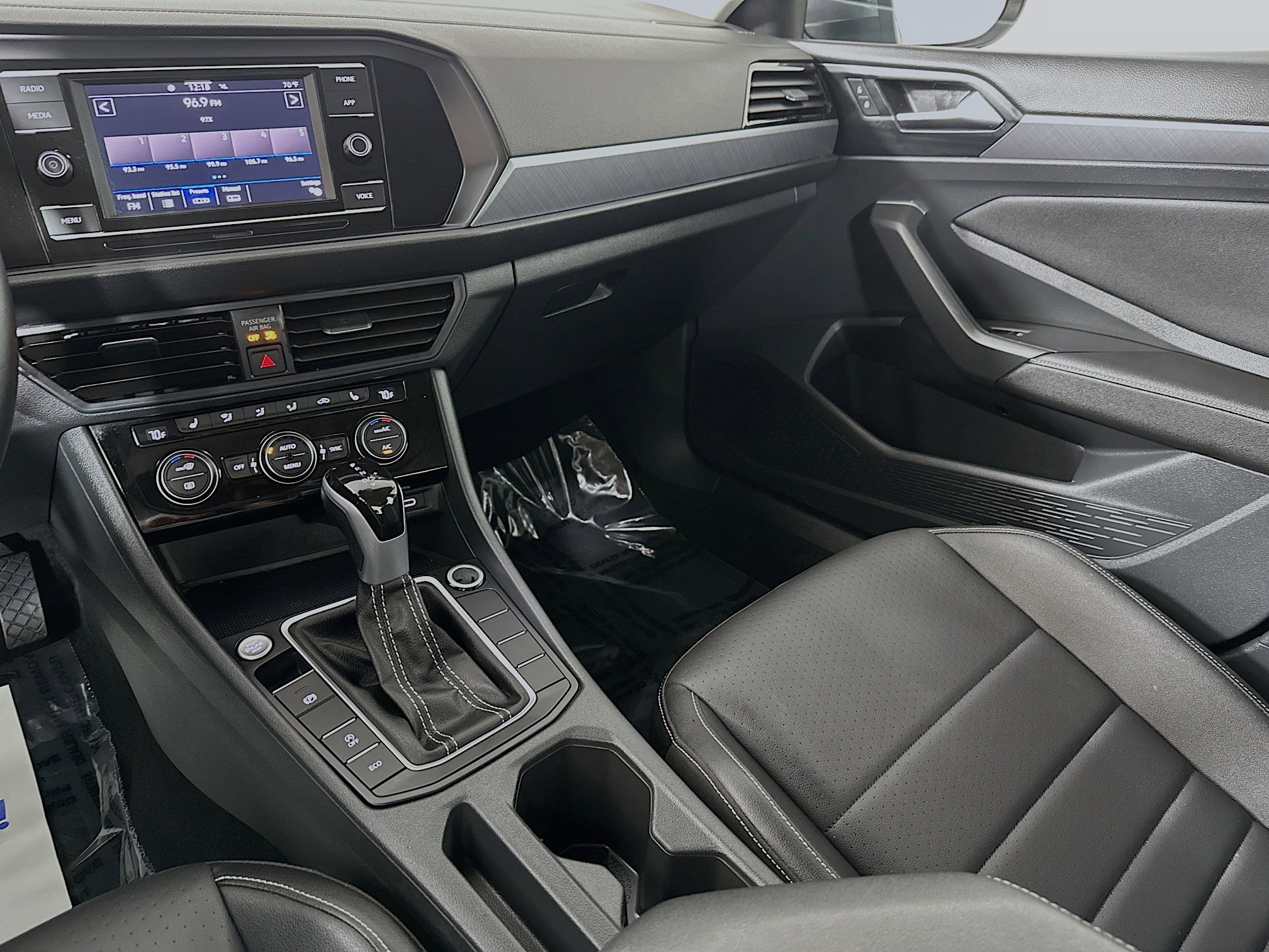 Used 2024 Volkswagen Jetta SE image 21