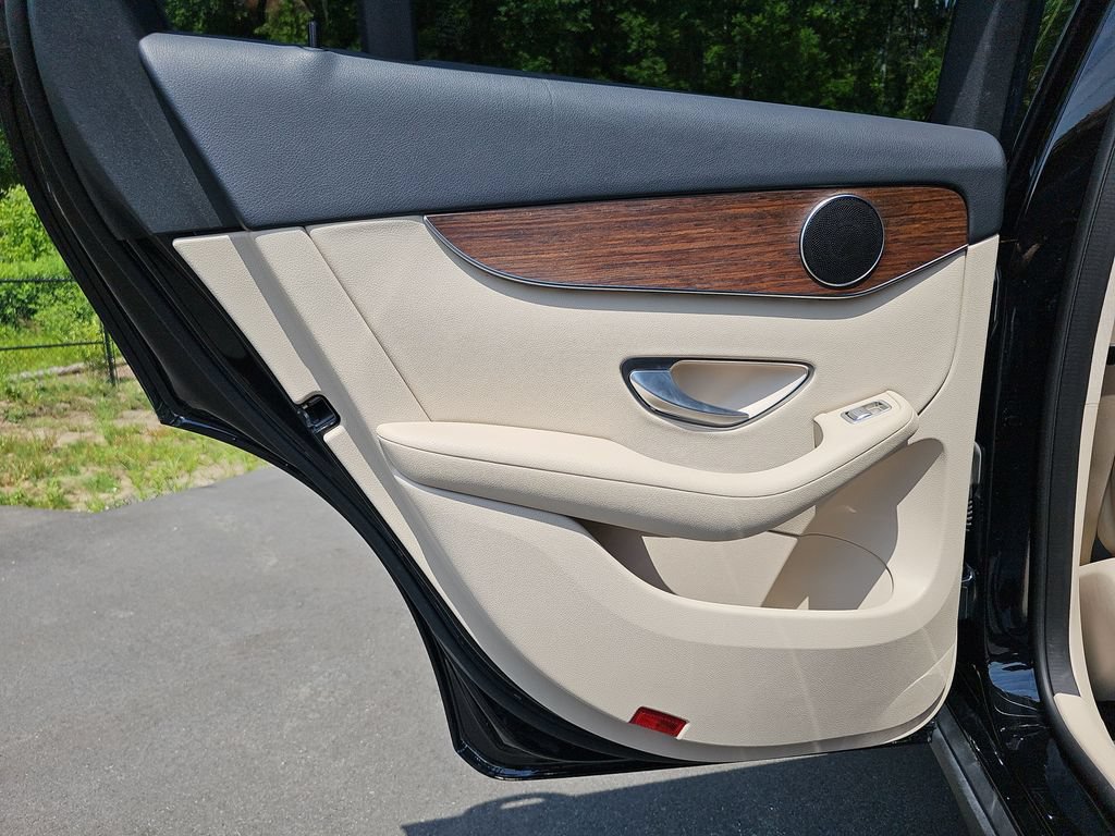 Used 2022 Mercedes-Benz GLC 300 4MATIC image 24