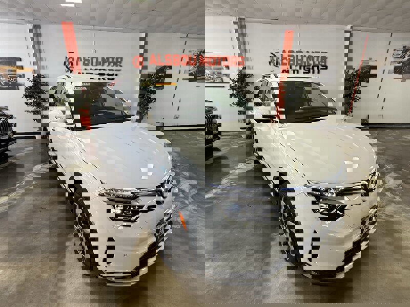 Used 2025 VinFast VF 8 Eco image 1