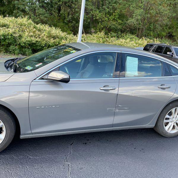Used 2018 Chevrolet Malibu LT FWD image 3