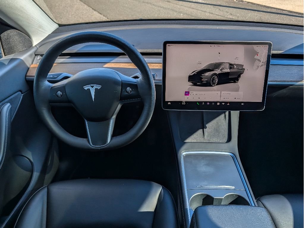 Used 2022 Tesla Model Y Long Range image 24