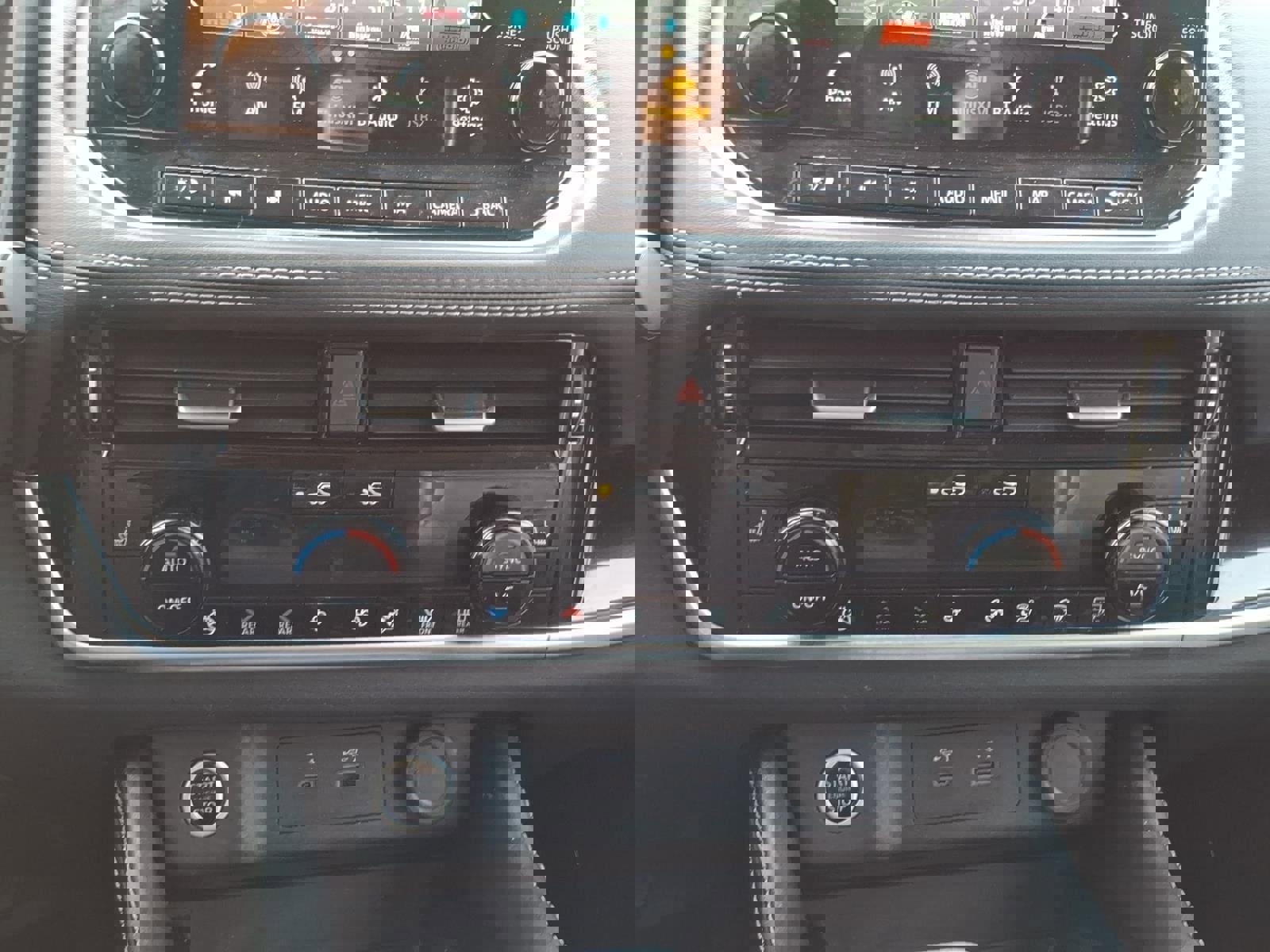 Used 2023 Nissan Rogue SL w/ SL Premium Package image 17