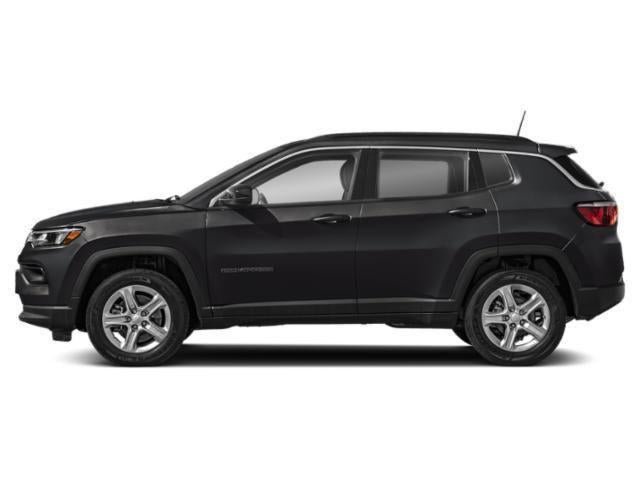 Used 2024 Jeep Compass Latitude AWD/4WD image 2