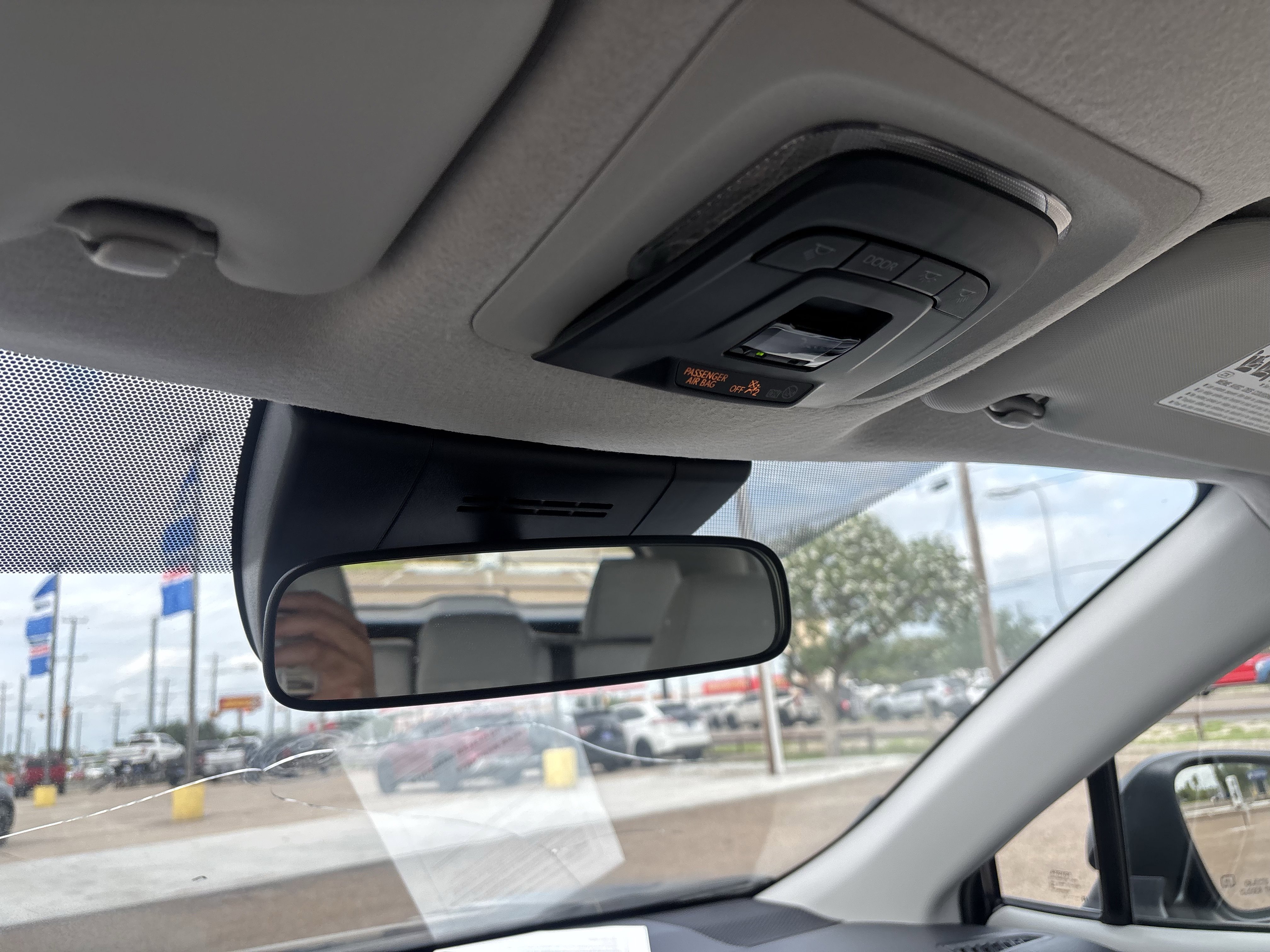 Used 2025 Toyota Corolla Cross L FWD image 33