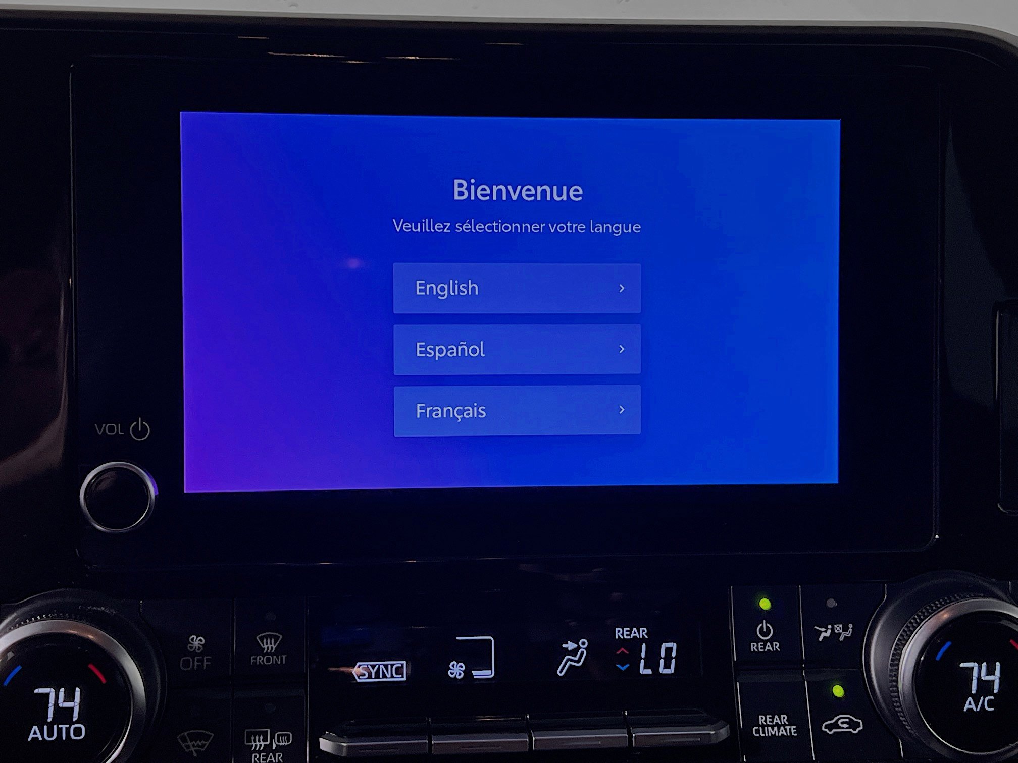 Used 2024 Toyota Highlander LE AWD/4WD image 27