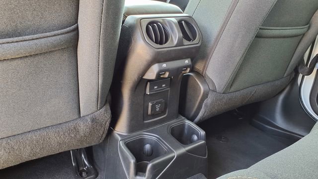 Used 2025 Jeep Wrangler Sahara image 18