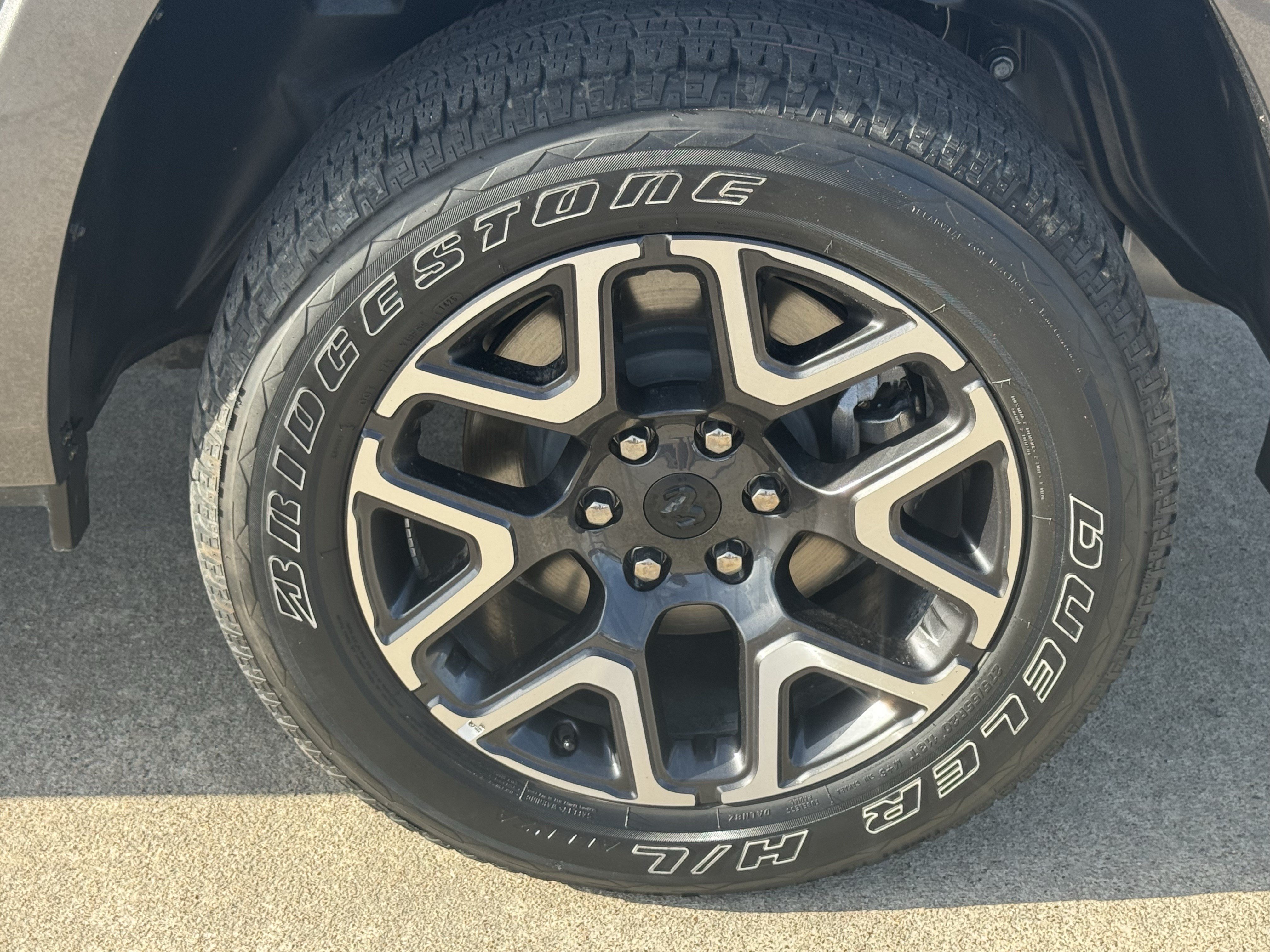 Used 2025 RAM 1500 Laramie w/ Sport Appearance Package AWD/4WD image 9