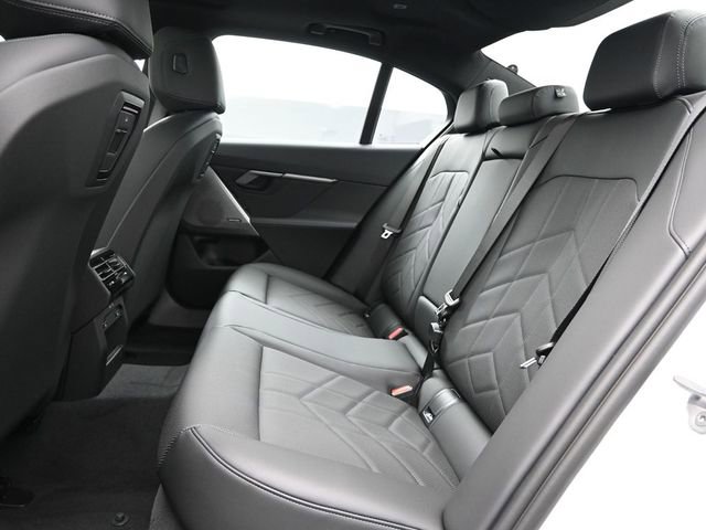 New 2026 BMW i5 eDrive40 RWD image 18