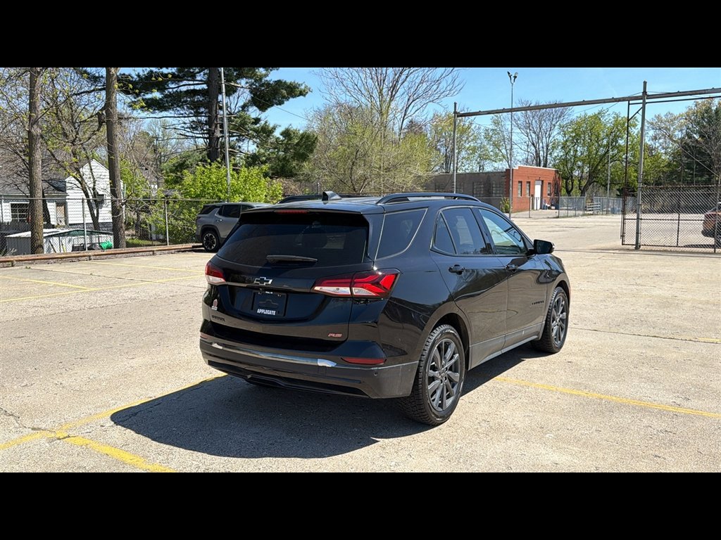 Used 2022 Chevrolet Equinox RS w/ Infotainment Package FWD image 5