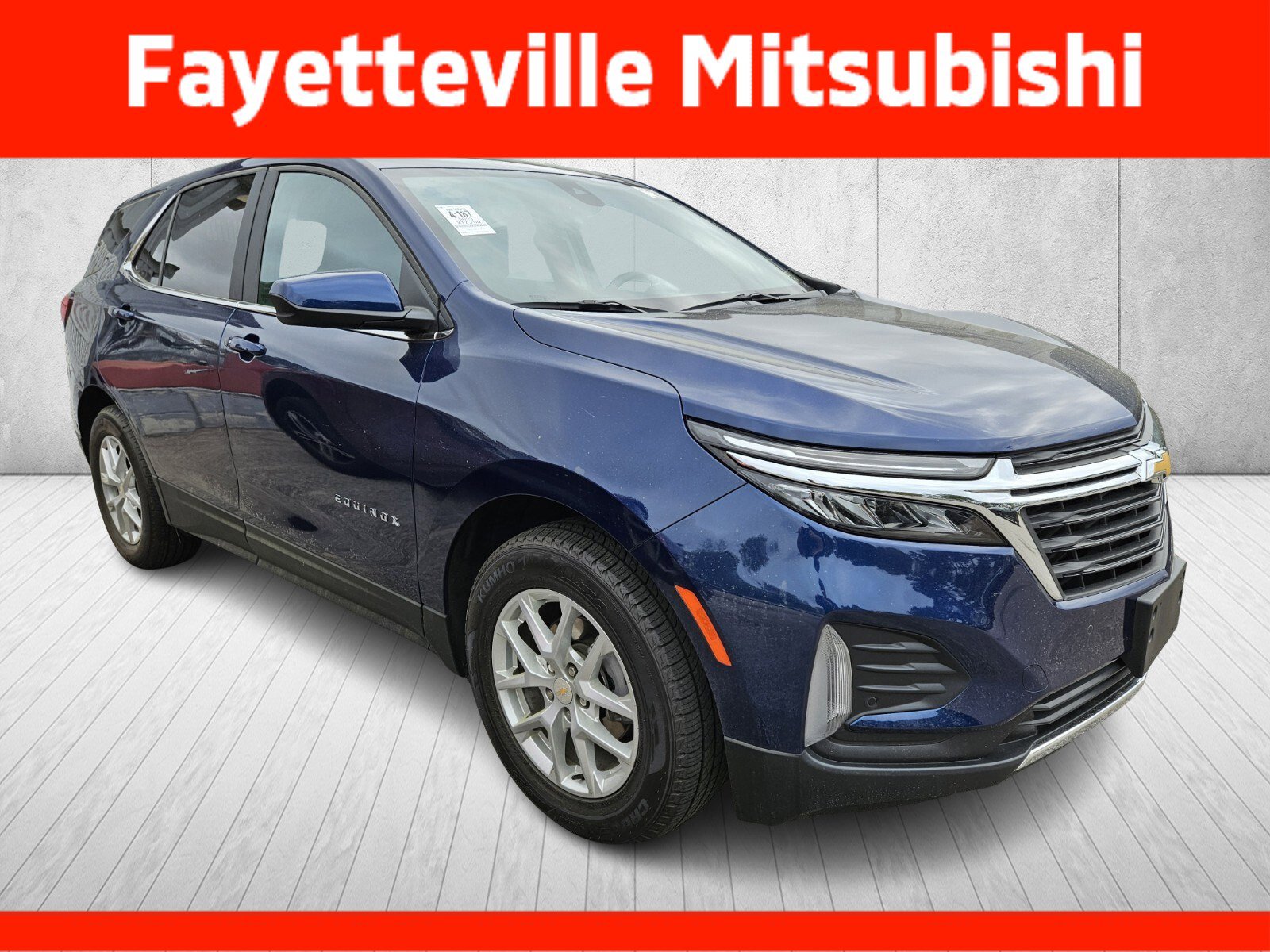 Used 2023 Chevrolet Equinox LT w/ Driver Convenience Package FWD image 3
