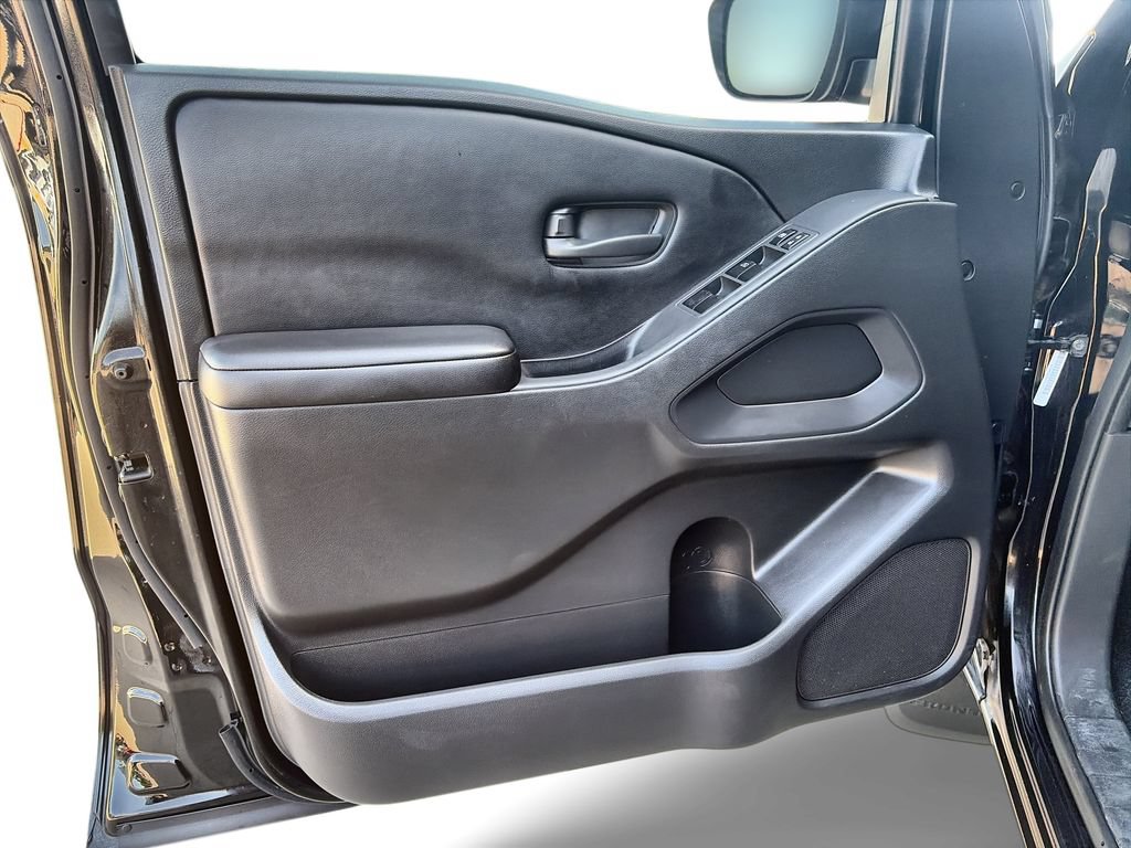 Used 2025 Nissan Frontier S AWD/4WD image 23
