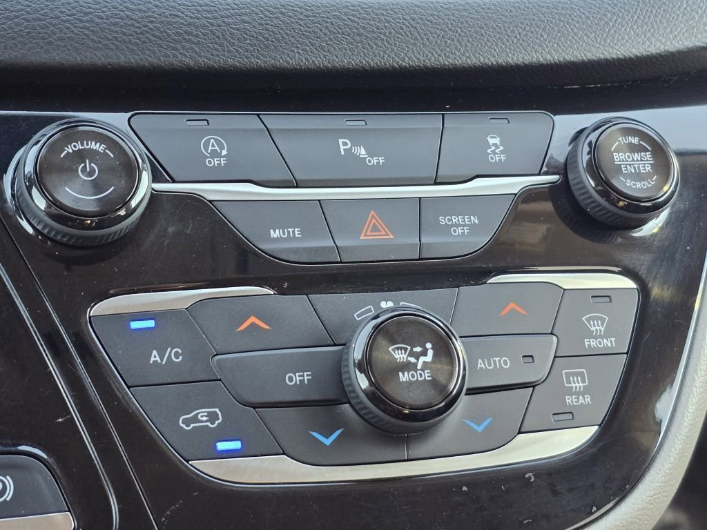 Used 2018 Chrysler Pacifica Touring-L FWD image 11