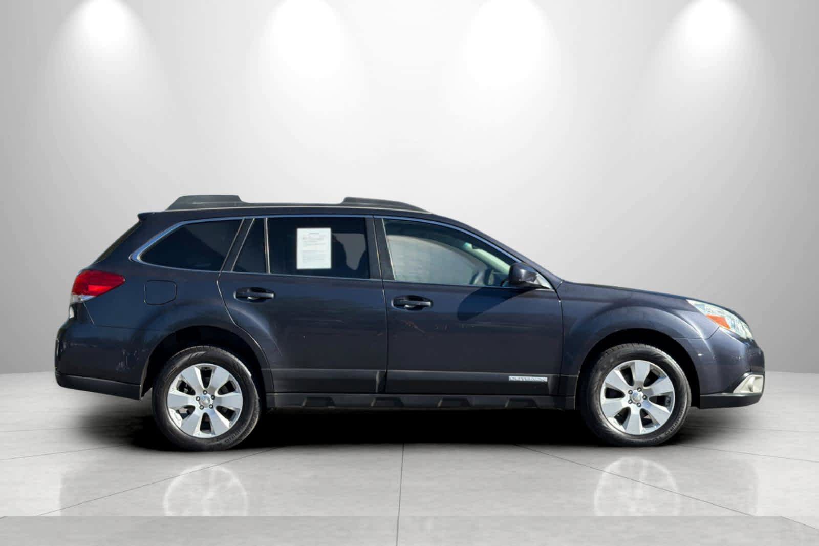 Used 2010 Subaru Outback 2.5i Premium AWD/4WD image 8