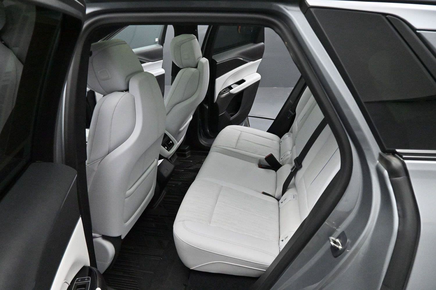 Used 2024 Cadillac Lyriq Luxury AWD/4WD image 28