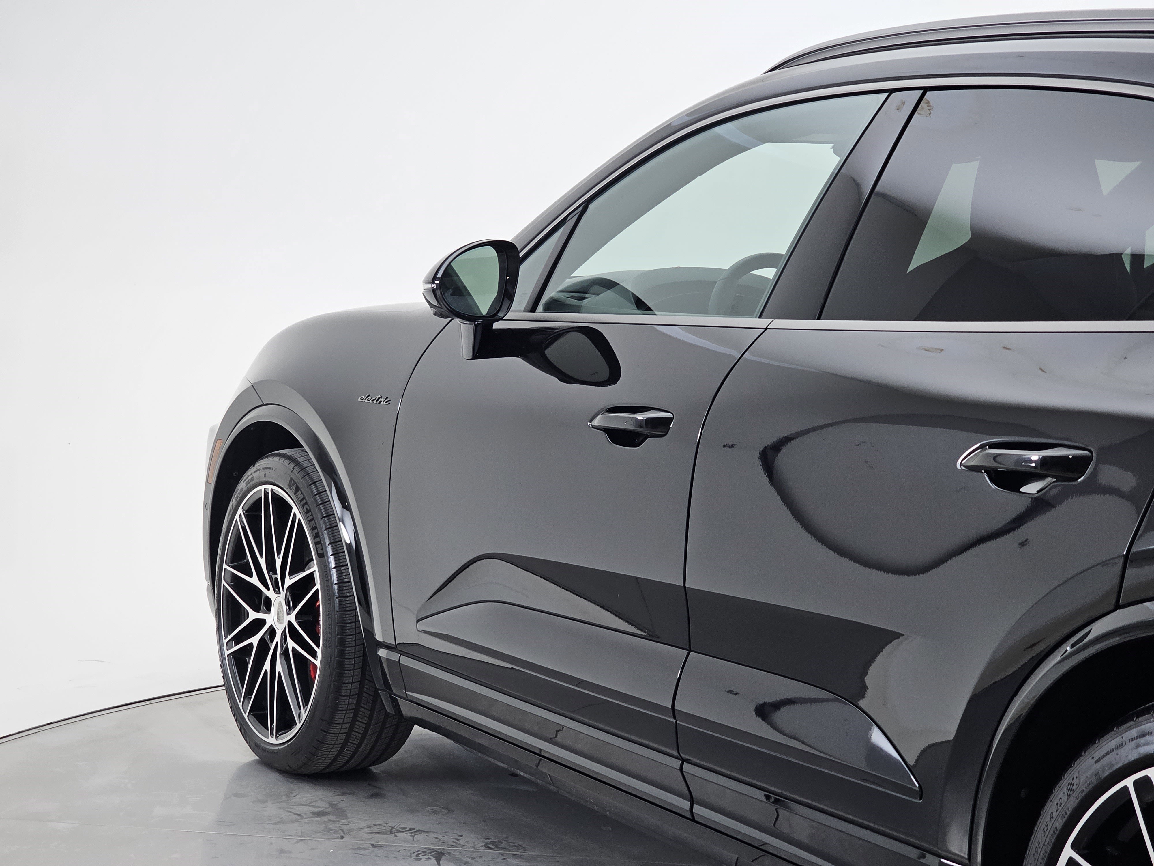 Used 2025 Porsche Macan Turbo Electric image 13